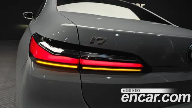 BMW i7 — Фото автомобиля 21