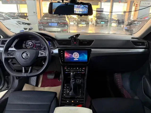 Skoda Superb — Фото автомобиля 6
