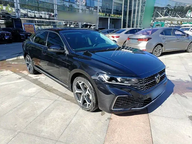 Volkswagen Passat — Фото автомобиля 3