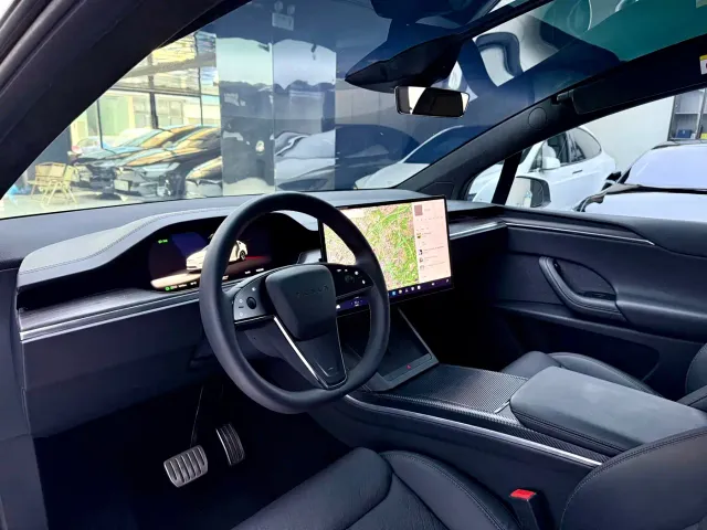 Tesla Model X — Фото автомобиля 5