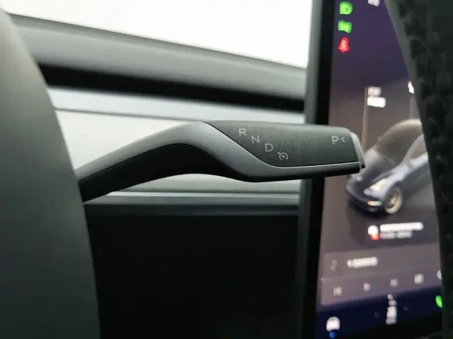 Tesla Model Y — Фото автомобиля 13