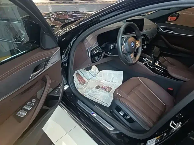 BMW 5 Series — Фото автомобиля 15
