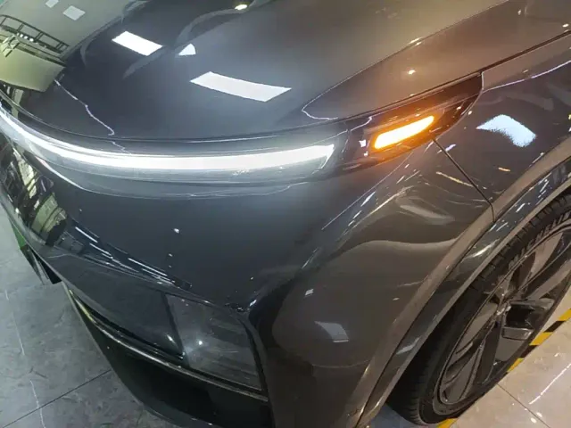 Li Auto L8 — Фото автомобиля 23