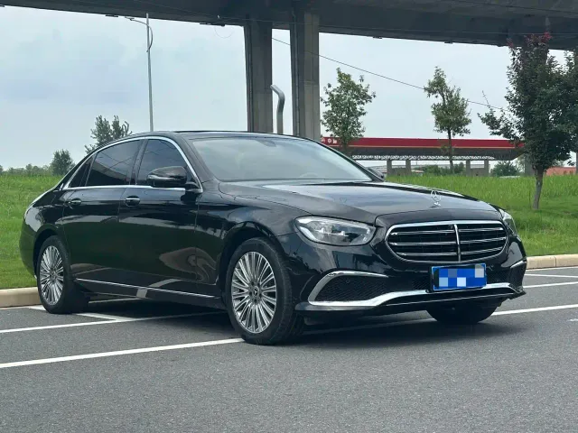 Mercedes-Benz E-Class — Фото автомобиля 2