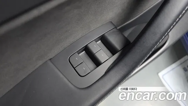 Tesla Model 3 — Фото автомобиля 24