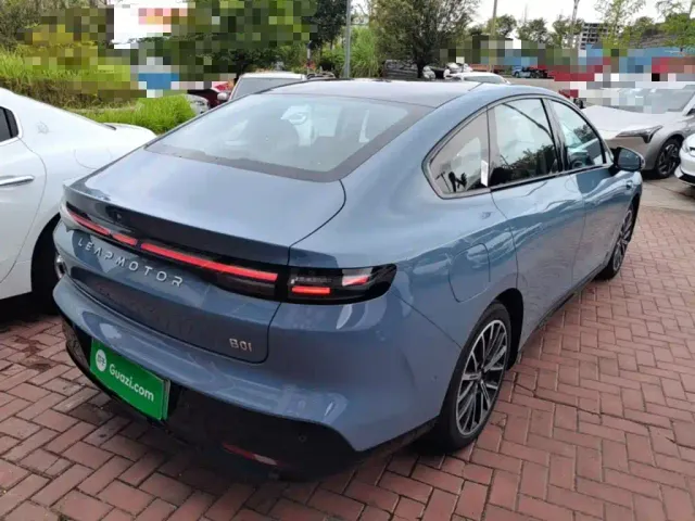 Leapmotor B01 — Фото автомобиля 6