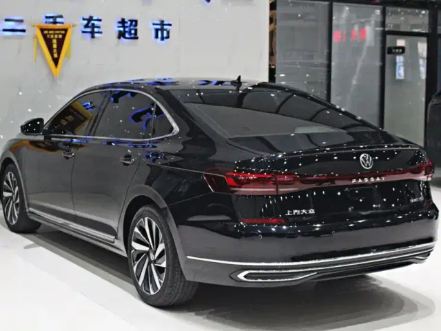 Volkswagen Passat — Фото автомобиля 16