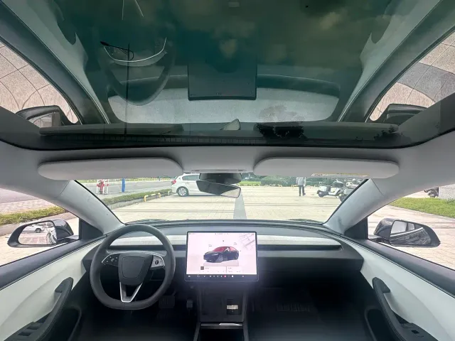 Tesla Model 3 — Фото автомобиля 20