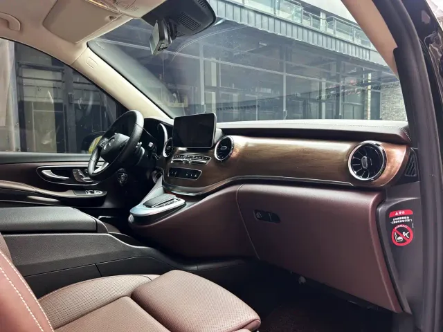 Mercedes-Benz V-Class — Фото автомобиля 12