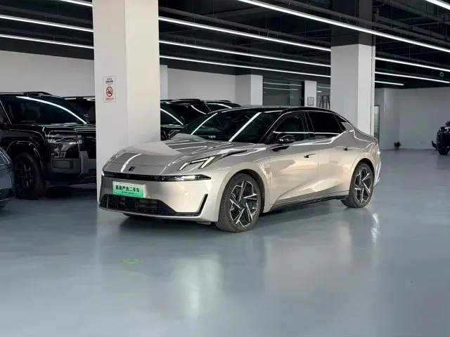 Фотография автомобиля — Lynk & Co 07 EM-P