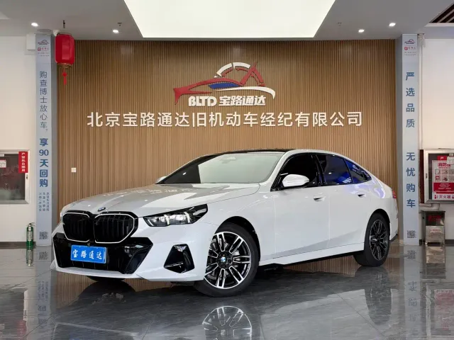 Фотография автомобиля — BMW 5 Series