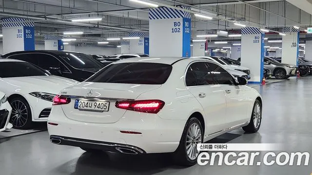 Mercedes-Benz E-Class — Фото автомобиля 4