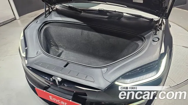 Tesla Model X — Фото автомобиля 6
