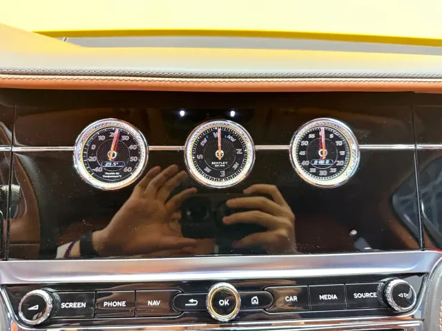 Bentley Flying Spur — Фото автомобиля 19
