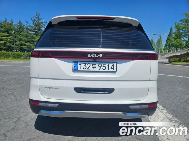 Kia Canival — Фото автомобиля 7