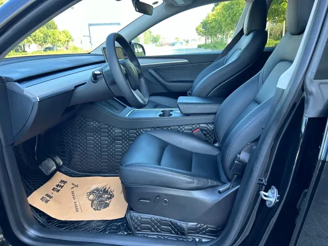 Tesla Model Y — Фото автомобиля 6