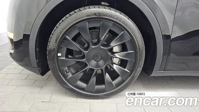 Tesla Model Y — Фото автомобиля 5