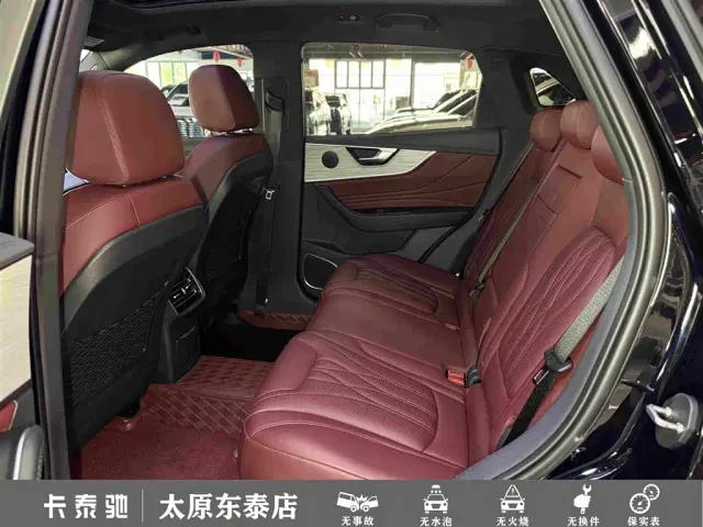 Hongqi HS5 — Фото автомобиля 24
