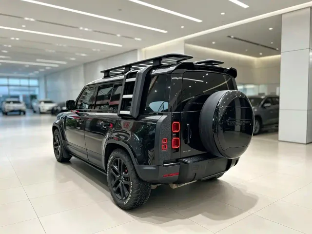 Land Rover Defender — Фото автомобиля 9