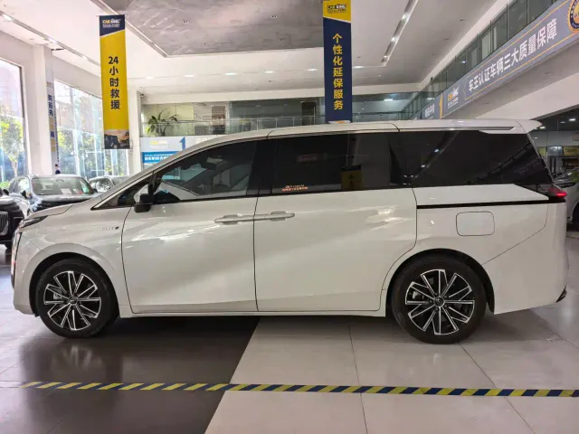 GAC Trumpchi E8 — Фото автомобиля 20