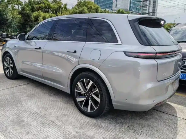 Li Auto L8 — Фото автомобиля 8