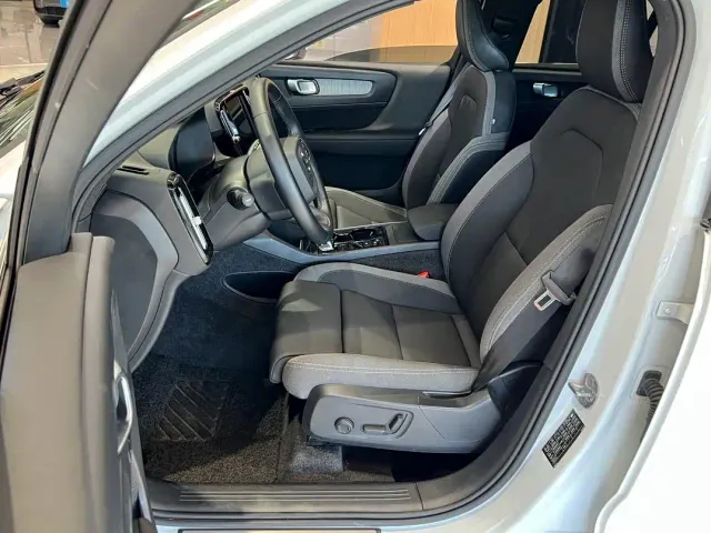 Volvo XC40 — Фото автомобиля 9