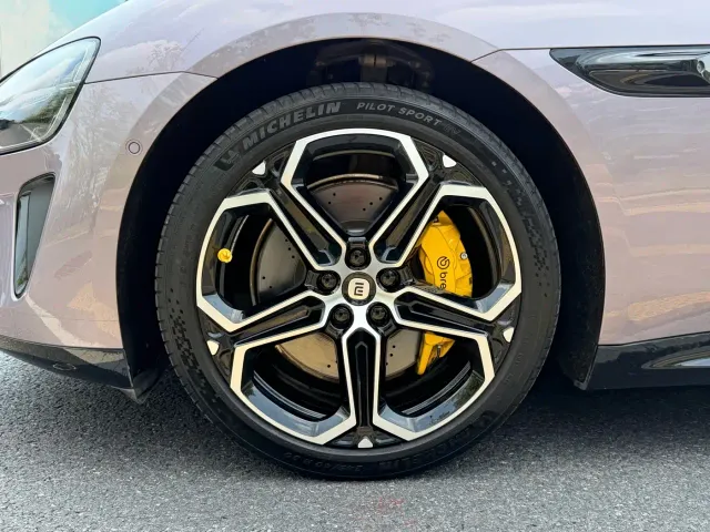 Xiaomi SU7 — Фото автомобиля 4