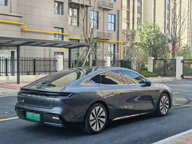 Geely Galaxy E8 — Фото автомобиля 7