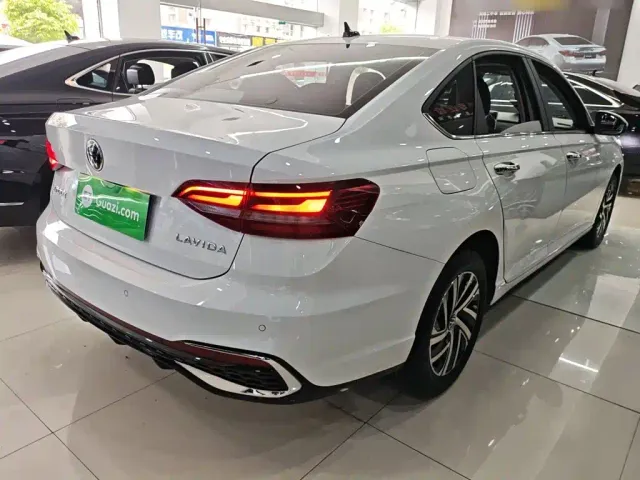Volkswagen Lavida — Фото автомобиля 6