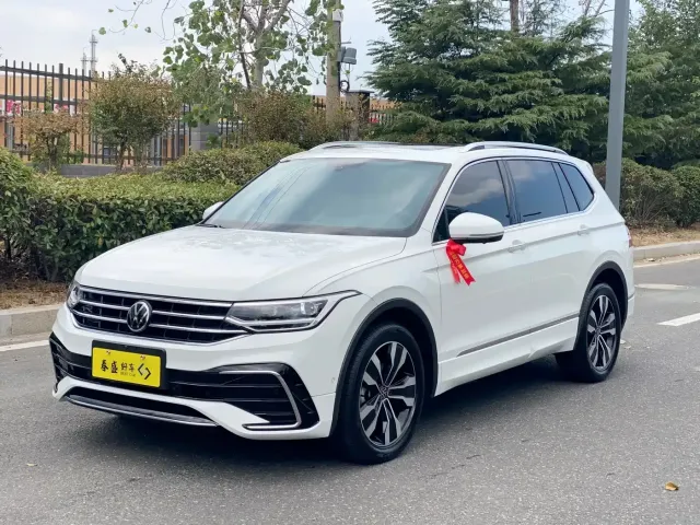 Фотография автомобиля — Volkswagen Tiguan L