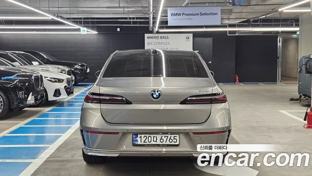 BMW 7-Series — Фото автомобиля 4