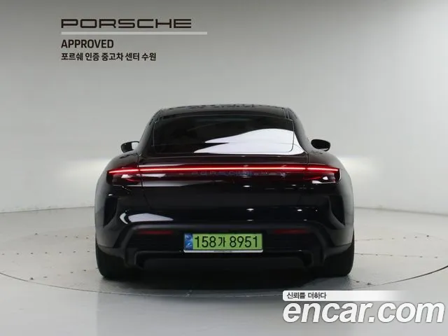 Porsche Taycan — Фото автомобиля 4