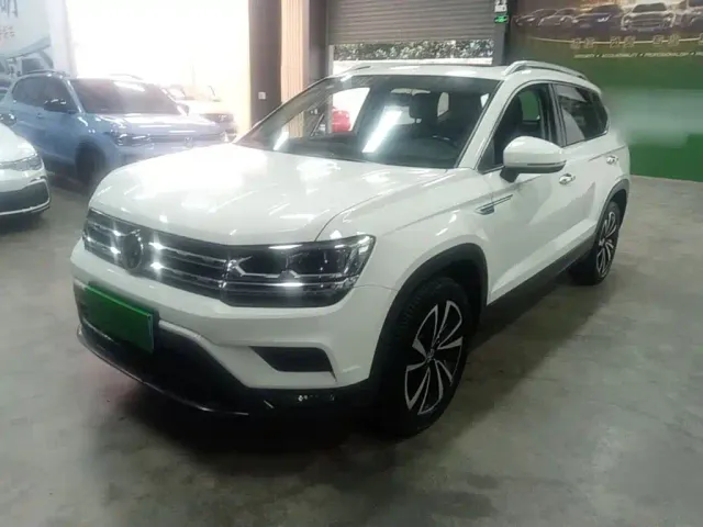 Фотография автомобиля — Volkswagen Tharu