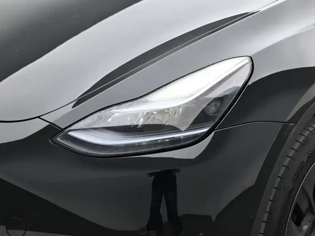 Tesla Model Y — Фото автомобиля 18