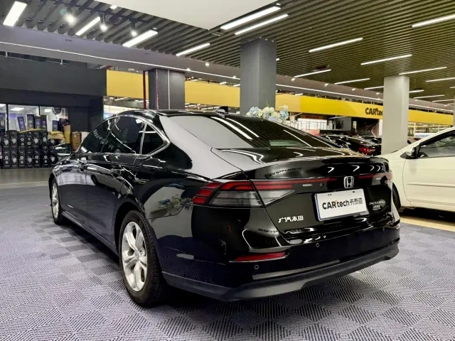 Honda Accord — Фото автомобиля 12