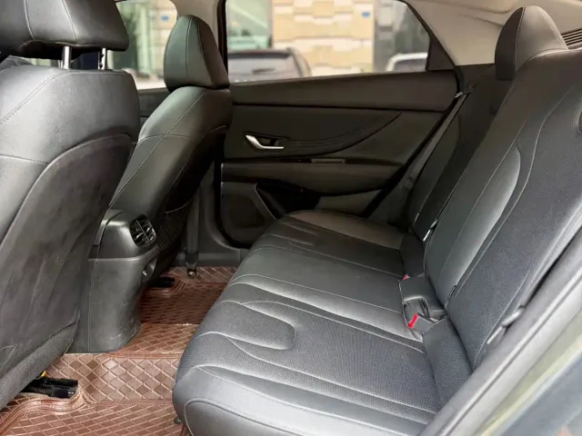 Hyundai Elantra — Фото автомобиля 11