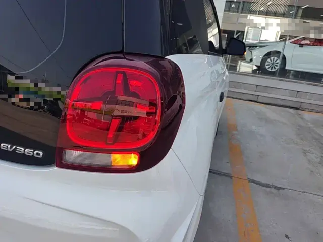 Roewe Clever — Фото автомобиля 7