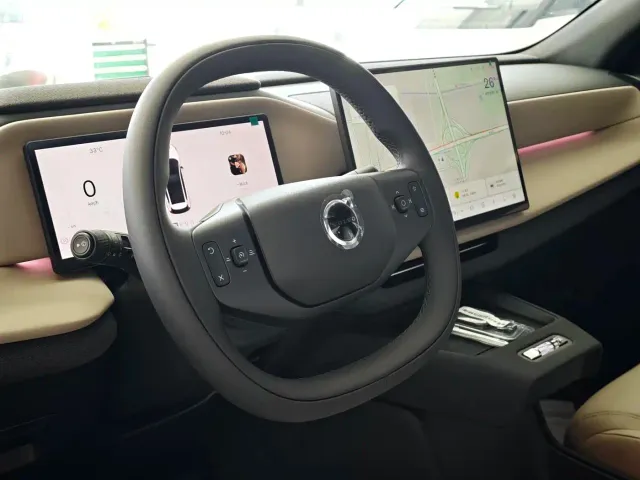 Volvo XC70 Plug-in Hybrid — Фото автомобиля 10