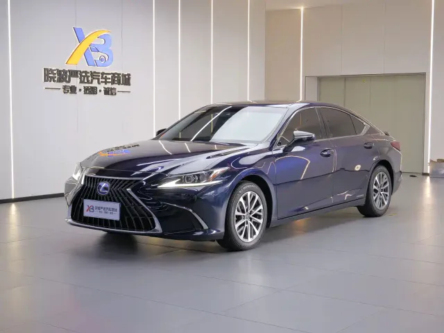 Фотография автомобиля — Lexus ES
