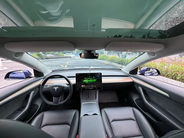 Tesla Model 3 — Фото автомобиля 9