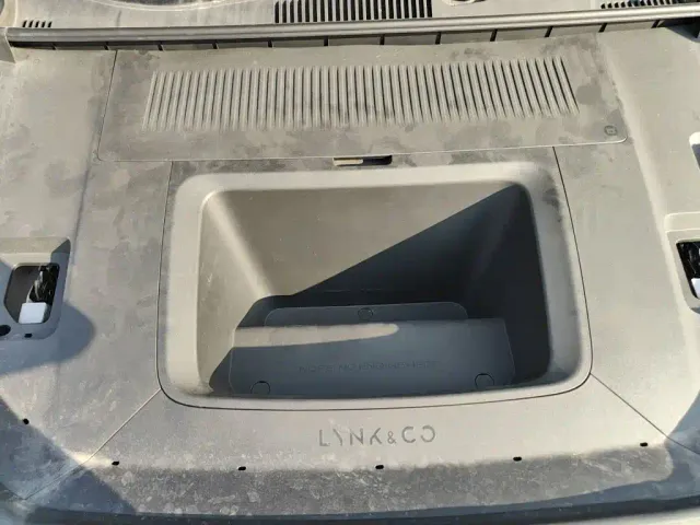 Lynk & Co Z20 — Фото автомобиля 21