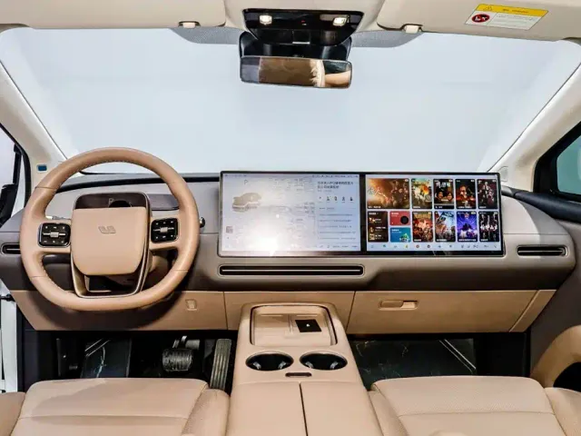 Li Auto i8 — Фото автомобиля 24
