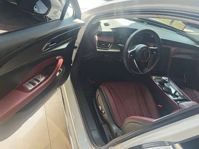 Hongqi H5 — Фото автомобиля 15