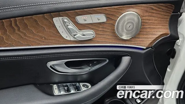 Mercedes-Benz E-Class — Фото автомобиля 17