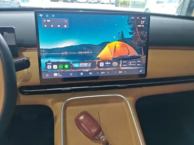 Geely Galaxy Starship 7 EM-i — Фото автомобиля 12