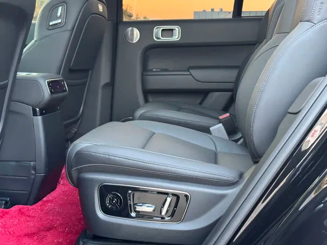 Li Auto L8 — Фото автомобиля 10