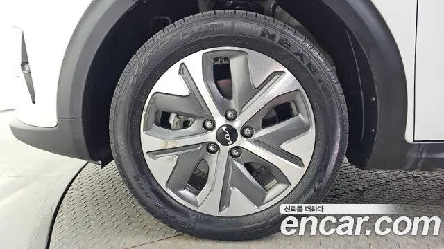 Kia Niro — Фото автомобиля 5