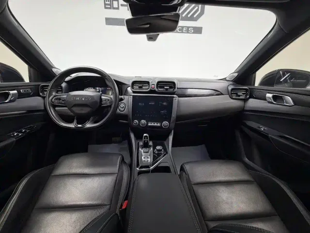 Lynk & Co 03 — Фото автомобиля 12