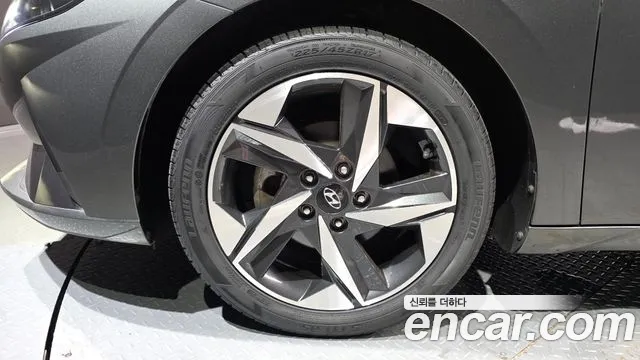 Hyundai AVANTE Avante (CN7) — Фото автомобиля 5