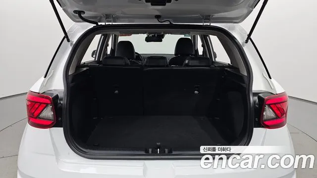 Hyundai Venue — Фото автомобиля 30